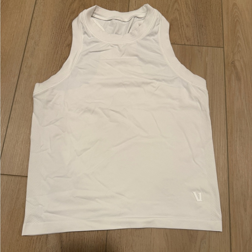 Vuori seamless surge tank, small, white, like new!